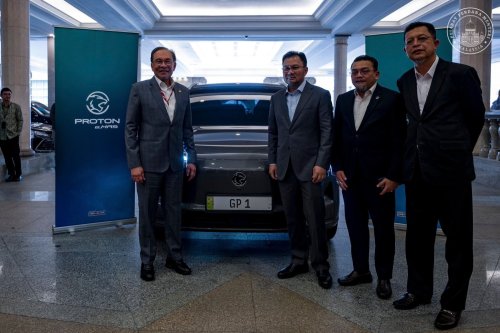 Proton, Anwar Ibrahim test drives Proton eMas 7, calls it a proud achievement of Malaysian automotive landscape