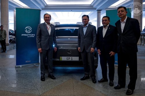 Proton, Anwar Ibrahim test drives Proton eMas 7, calls it a proud achievement of Malaysian automotive landscape