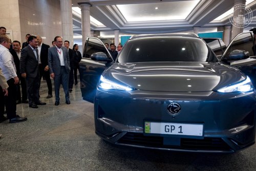 Proton, Anwar Ibrahim test drives Proton eMas 7, calls it a proud achievement of Malaysian automotive landscape