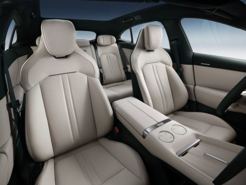 Xiaomi YU7 SUV debuts – three variants, up to 835 km range CLTC; AWD up to 690 PS/866 Nm, 0-100 in 3.23 s