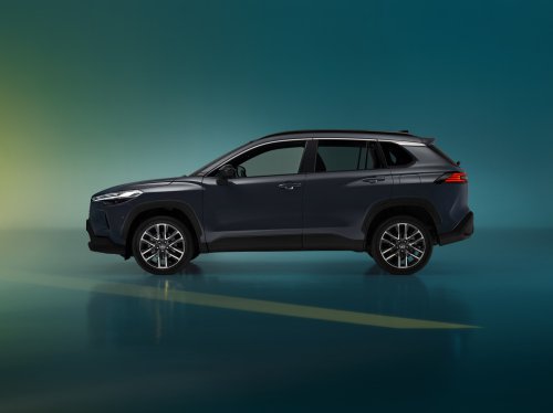 Toyota Corolla Cross facelift for Europe adds new head- and taillights, upgraded interior, GR Sport trim