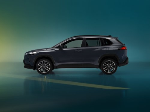Toyota Corolla Cross facelift for Europe adds new head- and taillights, upgraded interior, GR Sport trim