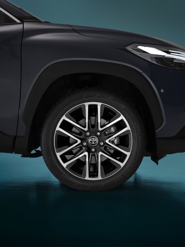 Toyota Corolla Cross facelift for Europe adds new head- and taillights, upgraded interior, GR Sport trim