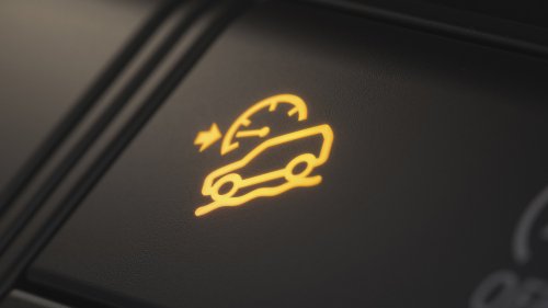 Land Rover Defender updated for 2026 model year – revised headlamps, larger 13.1-inch touchscreen