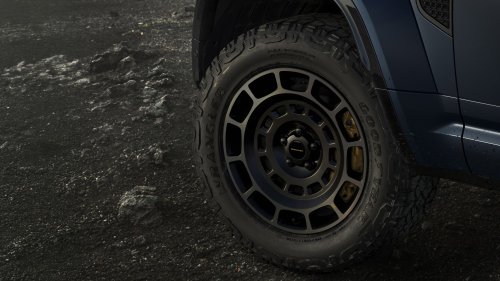 Land Rover Defender updated for 2026 model year – revised headlamps, larger 13.1-inch touchscreen