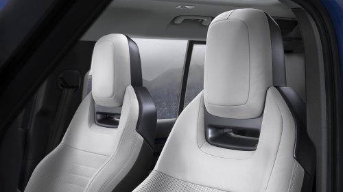 Land Rover Defender updated for 2026 model year – revised headlamps, larger 13.1-inch touchscreen