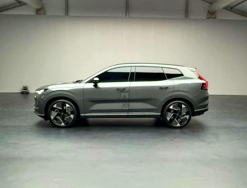 2026 Volvo XC70 rolls off Taizhou production line; extended-range PHEV estimated at RM211k in China