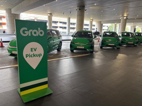 BYD, Grab Malaysia launches EV ride-hailing service from KLIA – 10 BYD M6 MPVs form the new electric fleet