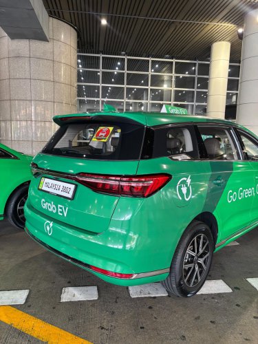 Grab Malaysia launches EV ride-hailing service from KLIA – 10 BYD M6 MPVs form the new electric fleet