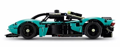 Lego Technic 42208 Aston Martin Valkyrie – functional gullwing doors, detailed V12 engine, 707 pieces
