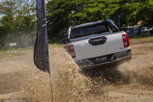 Toyota, Toyota Hilux, Toyota Malaysia’s Hilux Unleashed: The Ultimate Challenge thrills fans in KK, Kuching and Melaka