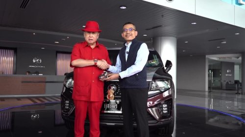 Proton, Customised Proton X90 delivered to Tengku Sulaiman – two-tone body and interior, walnut wood, tray tables