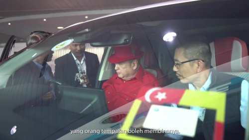 Customised Proton X90 delivered to Tengku Sulaiman – two-tone body and interior, walnut wood, tray tables