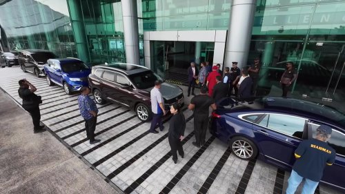 Customised Proton X90 delivered to Tengku Sulaiman – two-tone body and interior, walnut wood, tray tables