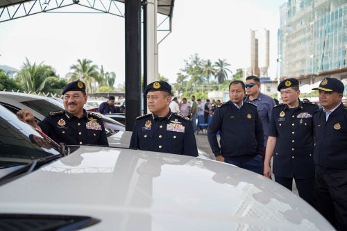 Can’t use RM300 fine to escape paying road tax, all dues must be settled if you want your car back – Loke