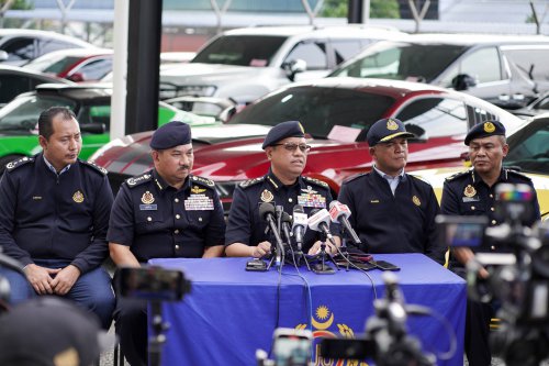 Melaka JPJ seizes 7 luxury cars worth nearly RM6 mil, including Alphard driven by foreigner from KL-JB