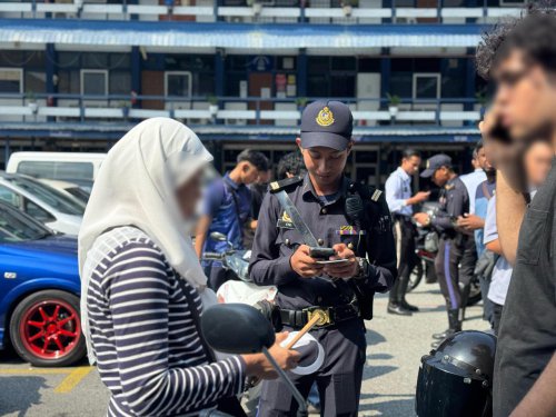 KL Traffic police crack down on noisy motorcycles