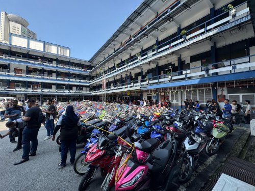KL Traffic police crack down on noisy motorcycles