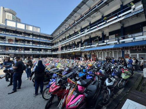 KL Traffic police crack down on noisy motorcycles