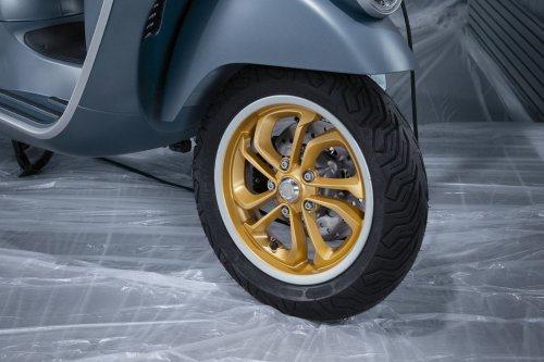 Vespa “Officina 8” celebrates its engineering heritage