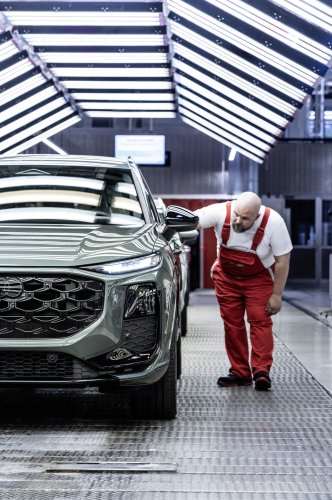 2026 Audi Q3 revealed – 3rd gen gets micro-LED headlights, new stalks, PHEV with 119 km EV range