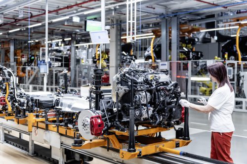 2026 Audi Q3 revealed – 3rd gen gets micro-LED headlights, new stalks, PHEV with 119 km EV range