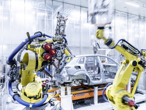 2026 Audi Q3 revealed – 3rd gen gets micro-LED headlights, new stalks, PHEV with 119 km EV range