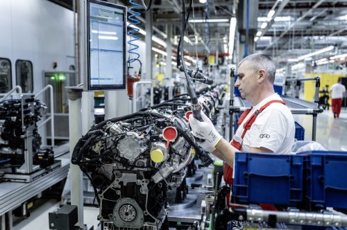 2026 Audi Q3 revealed – 3rd gen gets micro-LED headlights, new stalks, PHEV with 119 km EV range