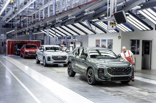 2026 Audi Q3 revealed – 3rd gen gets micro-LED headlights, new stalks, PHEV with 119 km EV range