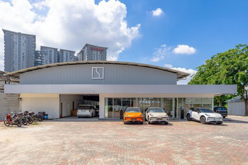 Zeekr Space Sunway City opens – 11,000 square foot showroom w/ 2 delivery bays, four 22 kW AC chargers
