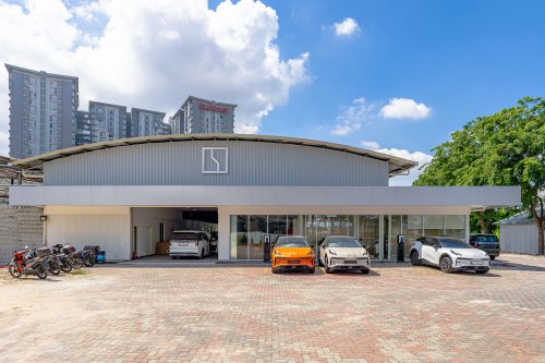 Zeekr Space Sunway City opens – 11,000 square foot showroom w/ 2 delivery bays, four 22 kW AC chargers