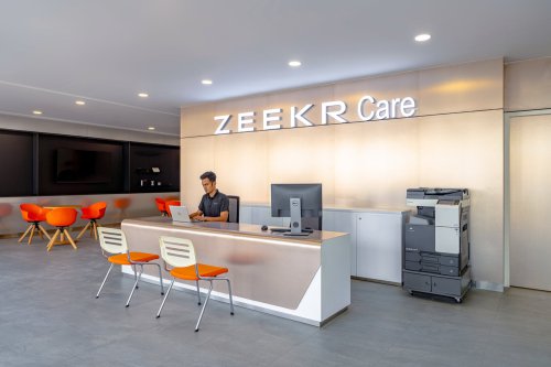 Zeekr Space Sunway City opens – 11,000 square foot showroom w/ 2 delivery bays, four 22 kW AC chargers