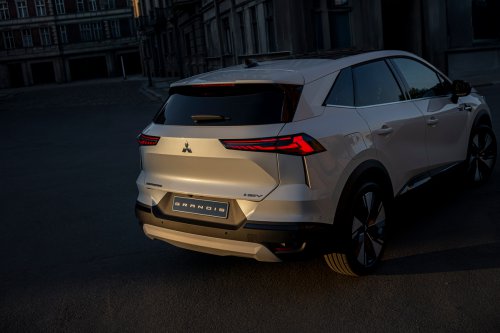 2025 Mitsubishi Grandis debuts – no longer MPV, now rebadged Renault SUV; 1.5 litre MHEV, 1.8 litre hybrid