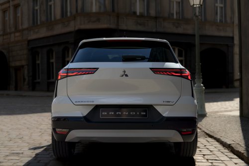 2025 Mitsubishi Grandis debuts – no longer MPV, now rebadged Renault SUV; 1.5 litre MHEV, 1.8 litre hybrid
