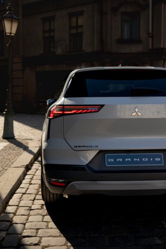 2025 Mitsubishi Grandis debuts – no longer MPV, now rebadged Renault SUV; 1.5 litre MHEV, 1.8 litre hybrid
