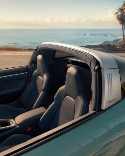 992 Porsche 911 Carrera 4S, Targa 4S facelifts debut – 480 PS 3.0L biturbo boxer six-cylinder; GTS brakes