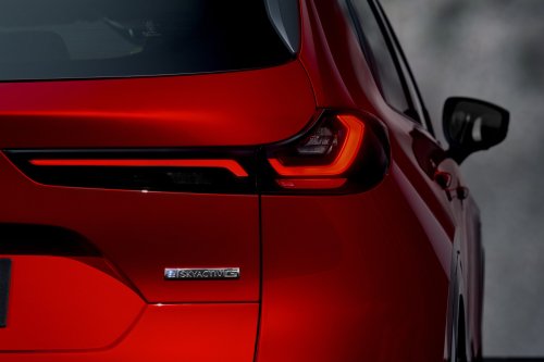 2026 Mazda CX-5 revealed – more practical 3rd gen, 15.6-inch touchscreen, 141 PS 2.5L NA mild hybrid