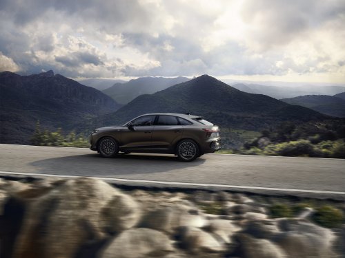 Audi, Audi Q3, PHEV, 2025 Audi Q3 Sportback unveiled – 29 mm lower roofline, offered with petrol, diesel, PHEV powertrains