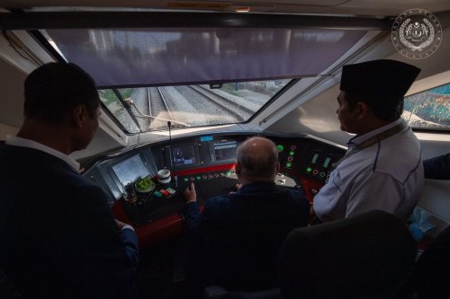 YDPA Sultan Ibrahim berkenan pandu ETS KL-Rawang