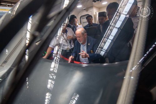 YDPA Sultan Ibrahim berkenan pandu ETS KL-Rawang