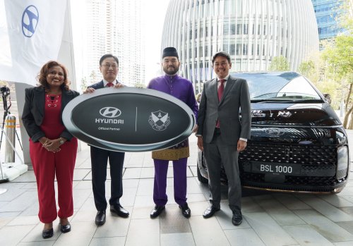 Hyundai, Hyundai Staria, Hyundai Motor Malaysia sponsors Selangor FC – club’s Official Mobility Partner hands over Staria MPV