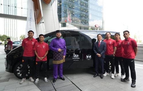 Hyundai, Hyundai Staria, Hyundai Motor Malaysia sponsors Selangor FC – club’s Official Mobility Partner hands over Staria MPV