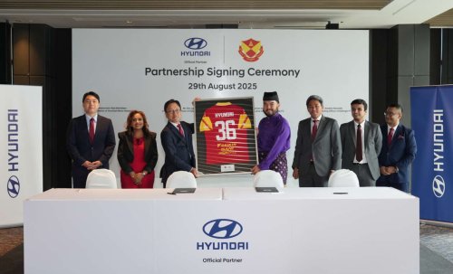 Hyundai, Hyundai Staria, Hyundai Motor Malaysia sponsors Selangor FC – club’s Official Mobility Partner hands over Staria MPV