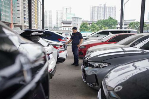 Melaka JPJ seizes 7 luxury cars worth nearly RM6 mil, including Alphard driven by foreigner from KL-JB