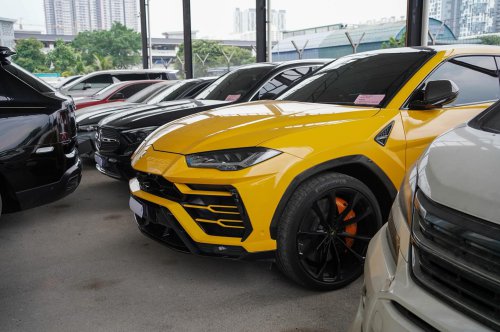 Melaka JPJ seizes 7 luxury cars worth nearly RM6 mil, including Alphard driven by foreigner from KL-JB