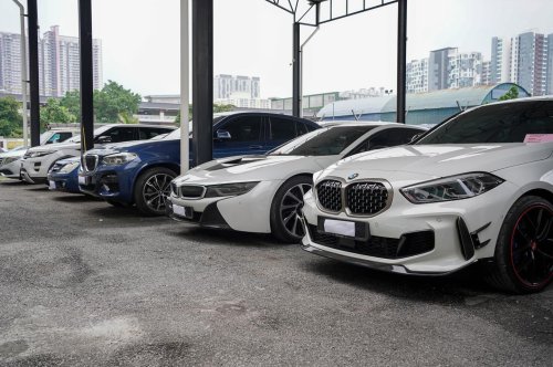 Melaka JPJ seizes 7 luxury cars worth nearly RM6 mil, including Alphard driven by foreigner from KL-JB