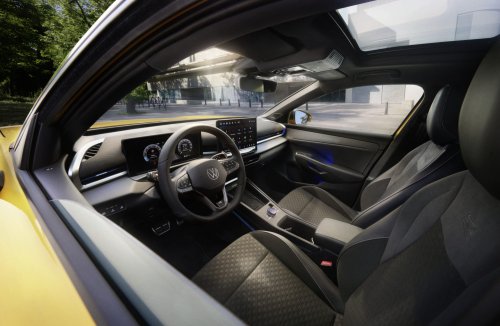 2025 Volkswagen T-Roc revealed – second-gen ‘Golf SUV’ is longer, 1.5L eTSI MHEV, column gear selector