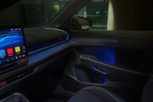 2025 Volkswagen T-Roc revealed – second-gen ‘Golf SUV’ is longer, 1.5L eTSI MHEV, column gear selector