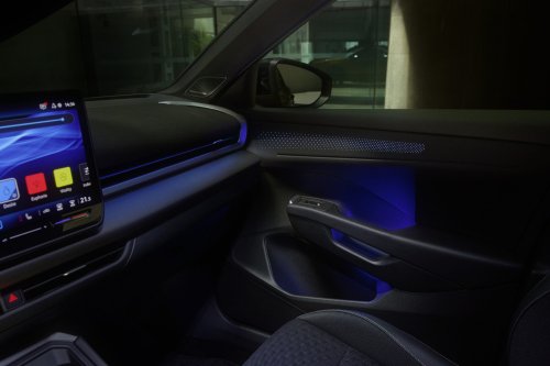 2025 Volkswagen T-Roc revealed – second-gen ‘Golf SUV’ is longer, 1.5L eTSI MHEV, column gear selector