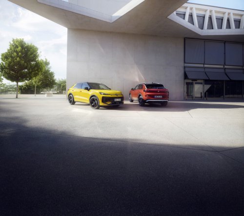 2025 Volkswagen T-Roc revealed – second-gen ‘Golf SUV’ is longer, 1.5L eTSI MHEV, column gear selector